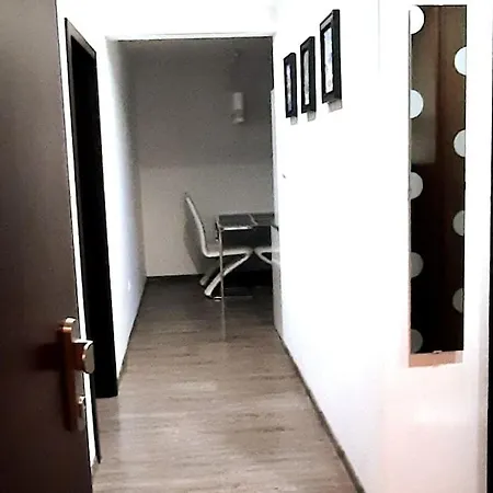 Center S 